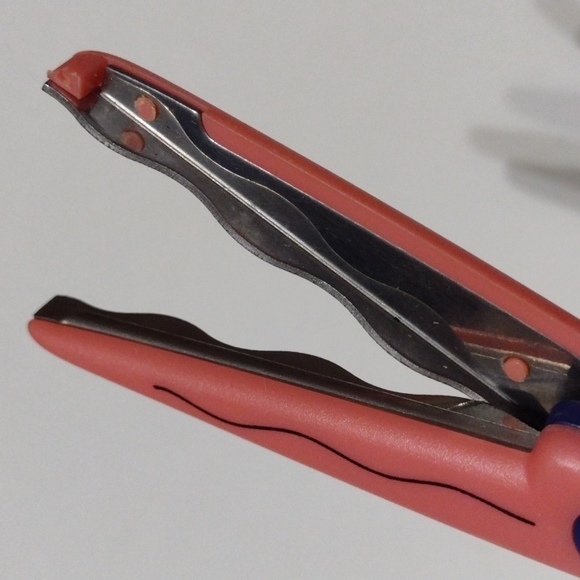 3/$15 Provo Craft Scissors 34-0030 - Picture 3 of 4